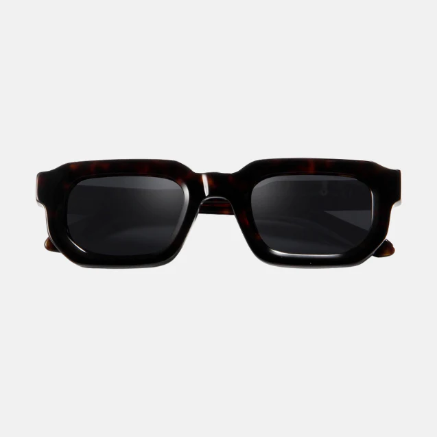 Classic Tortoiseshell Frame Sunglasses