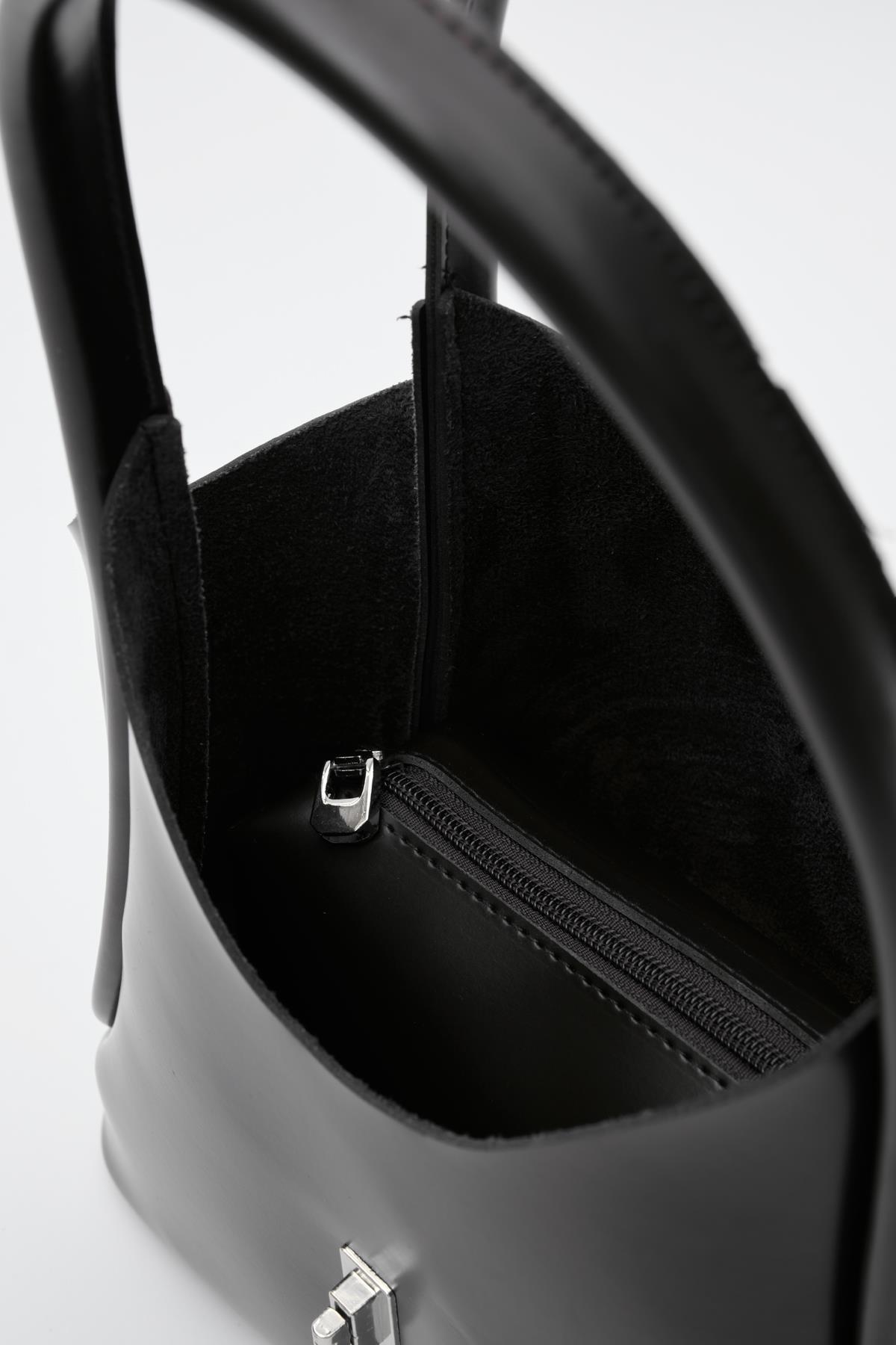 Elegant Black Modern Handbag