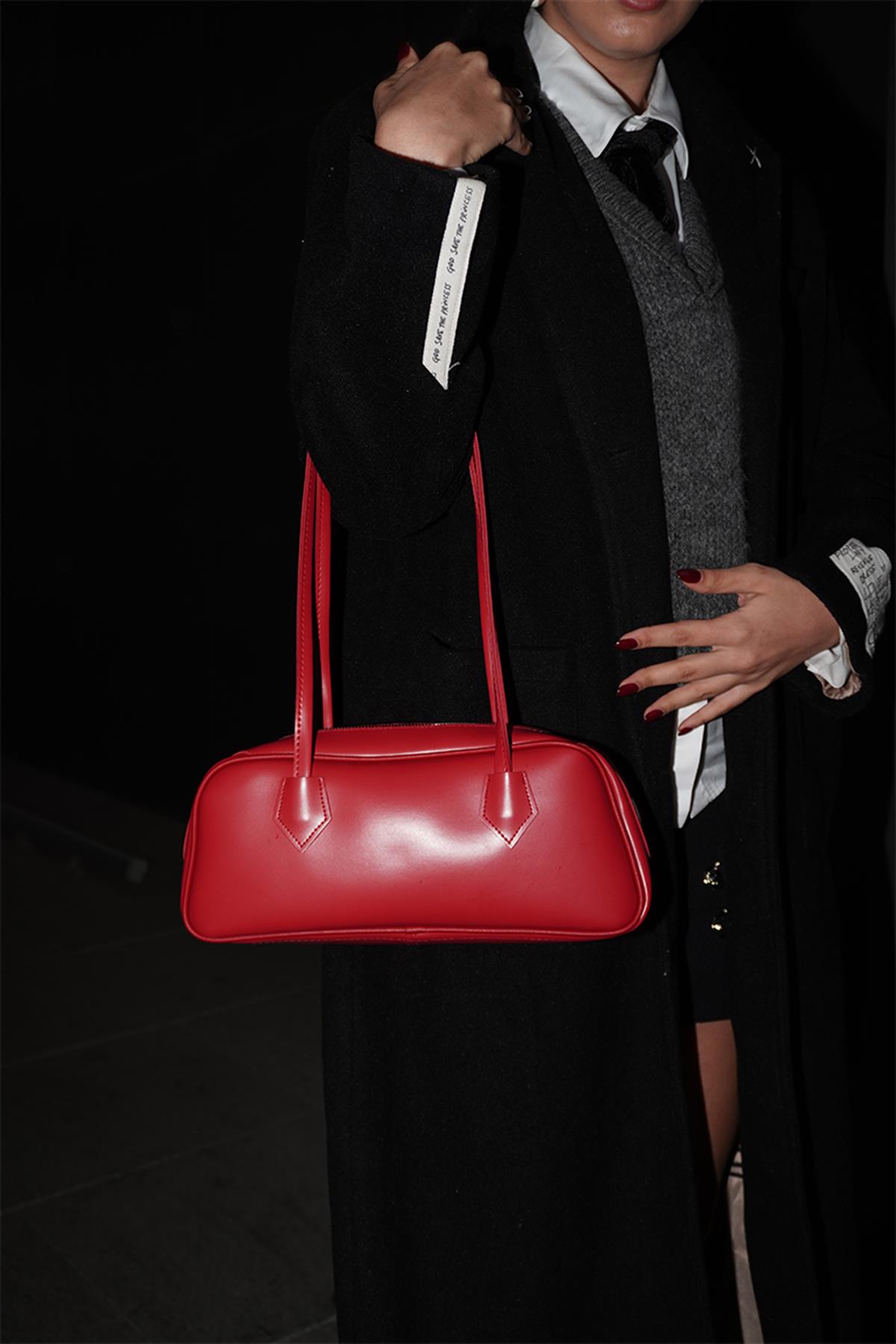 Sleek Red Shoulder Bag
