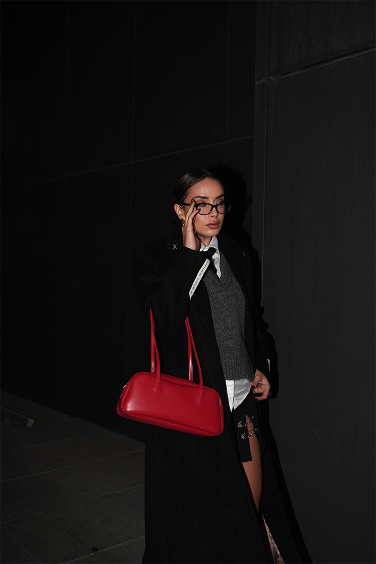 Sleek Red Shoulder Bag