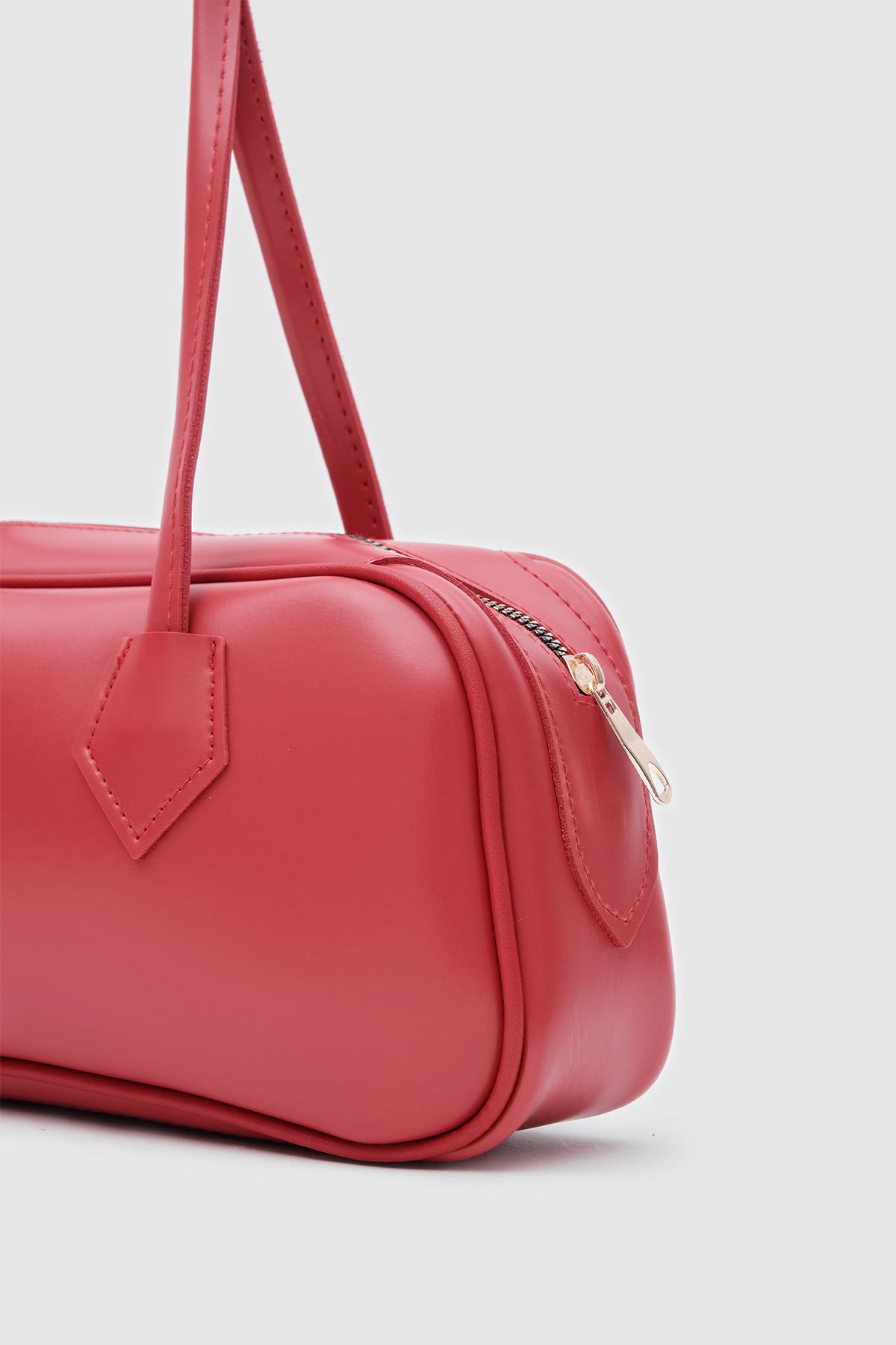 Sleek Red Shoulder Bag