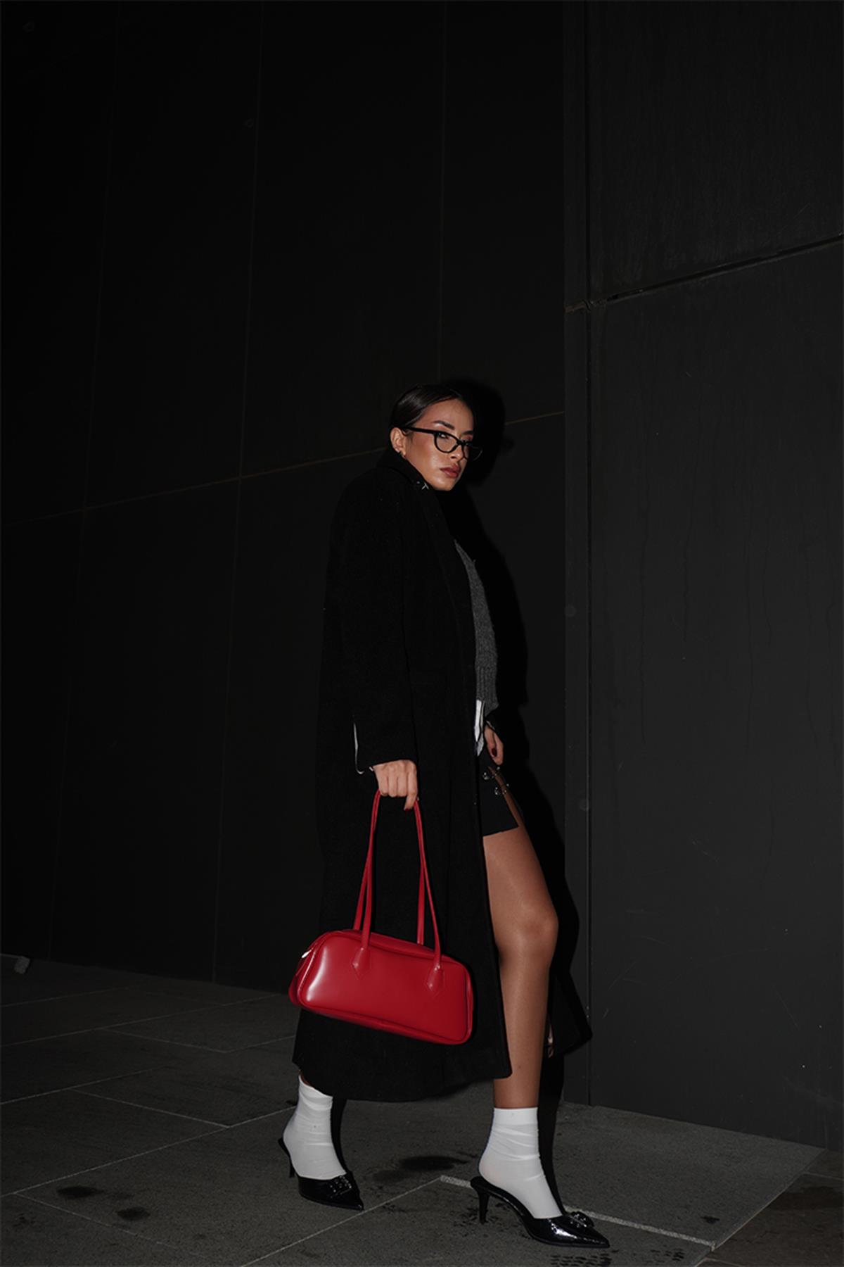 Sleek Red Shoulder Bag