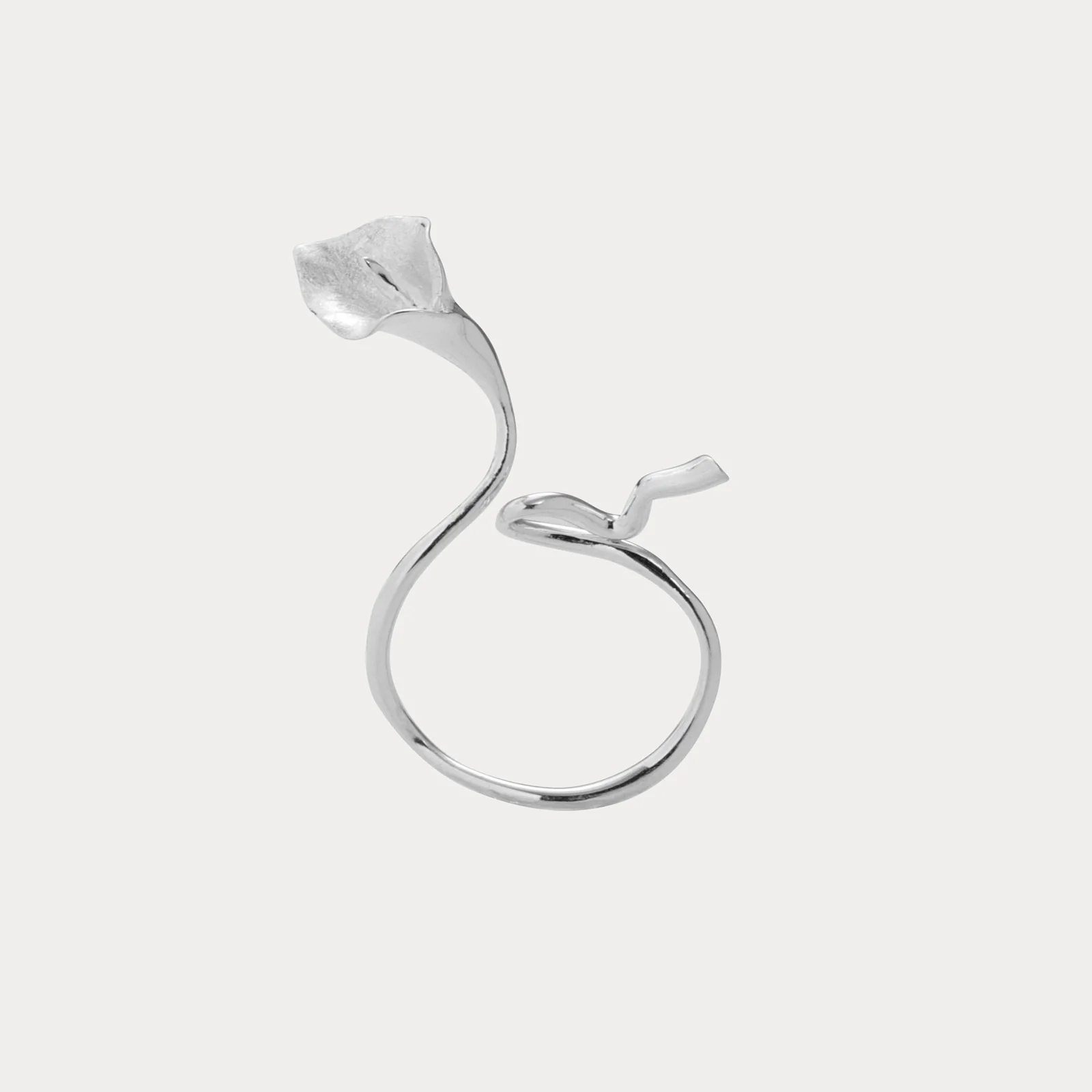 Elegant Wave Petal Ring