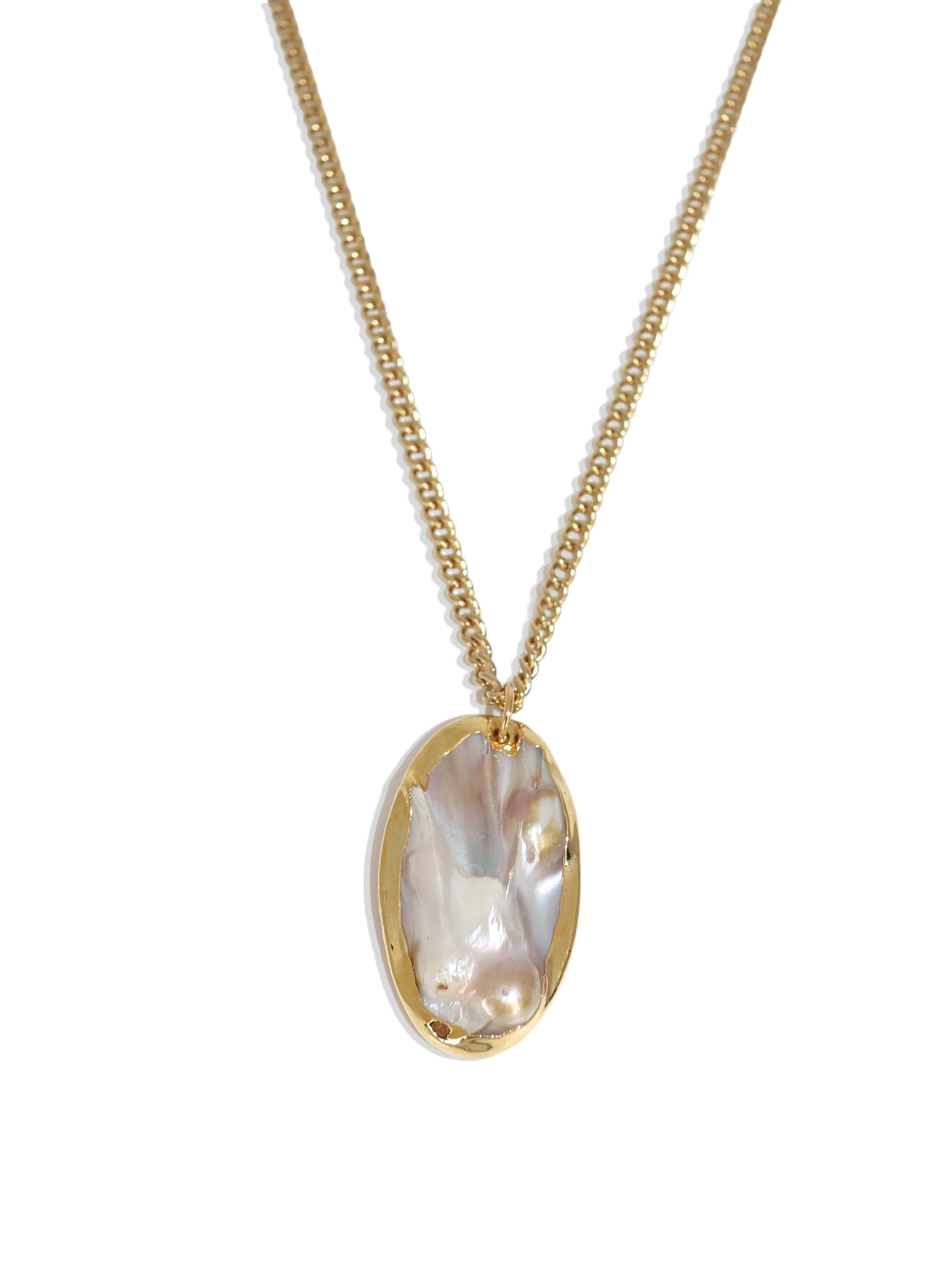 Elegant Faux Pearl Pendant Necklace