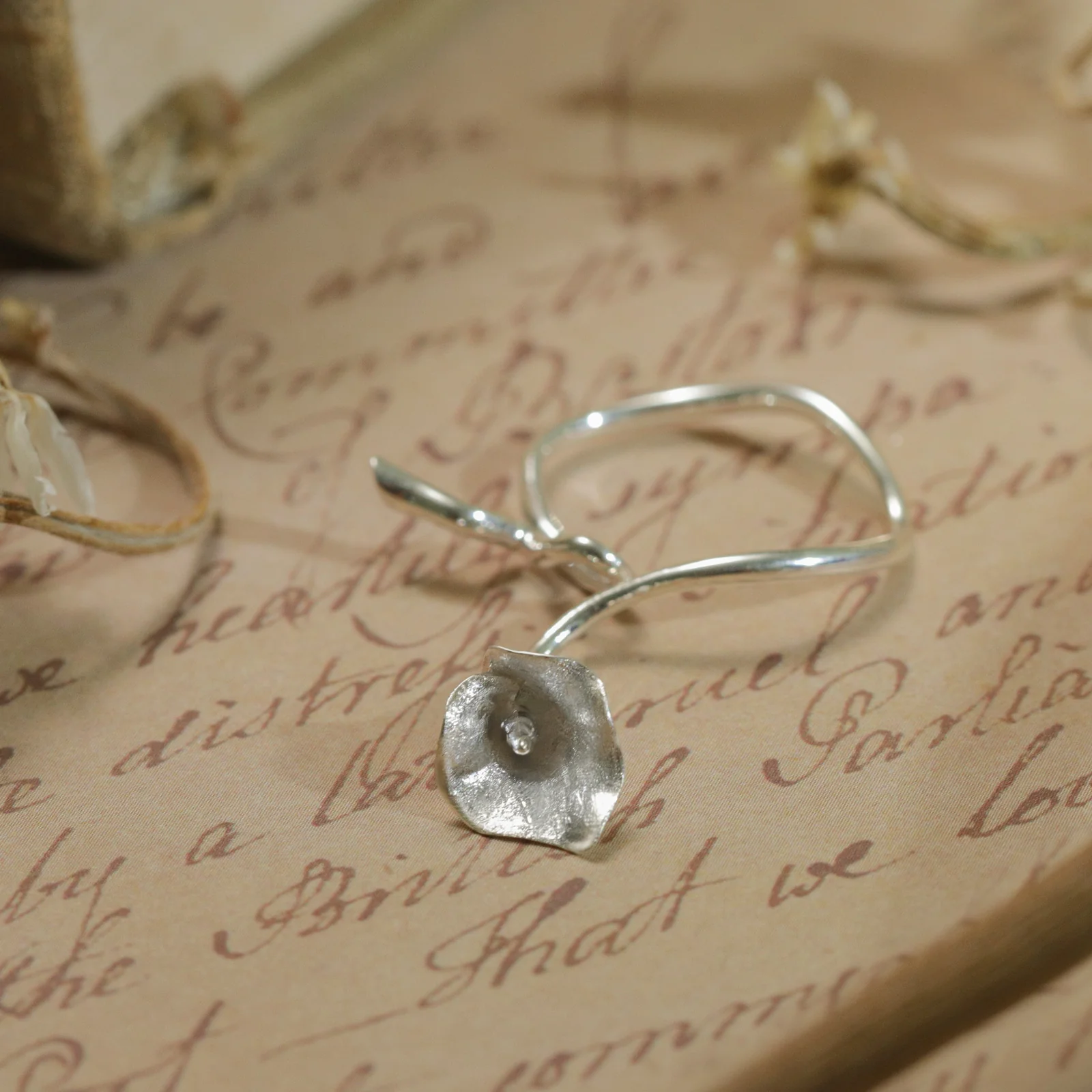 Elegant Wave Petal Ring