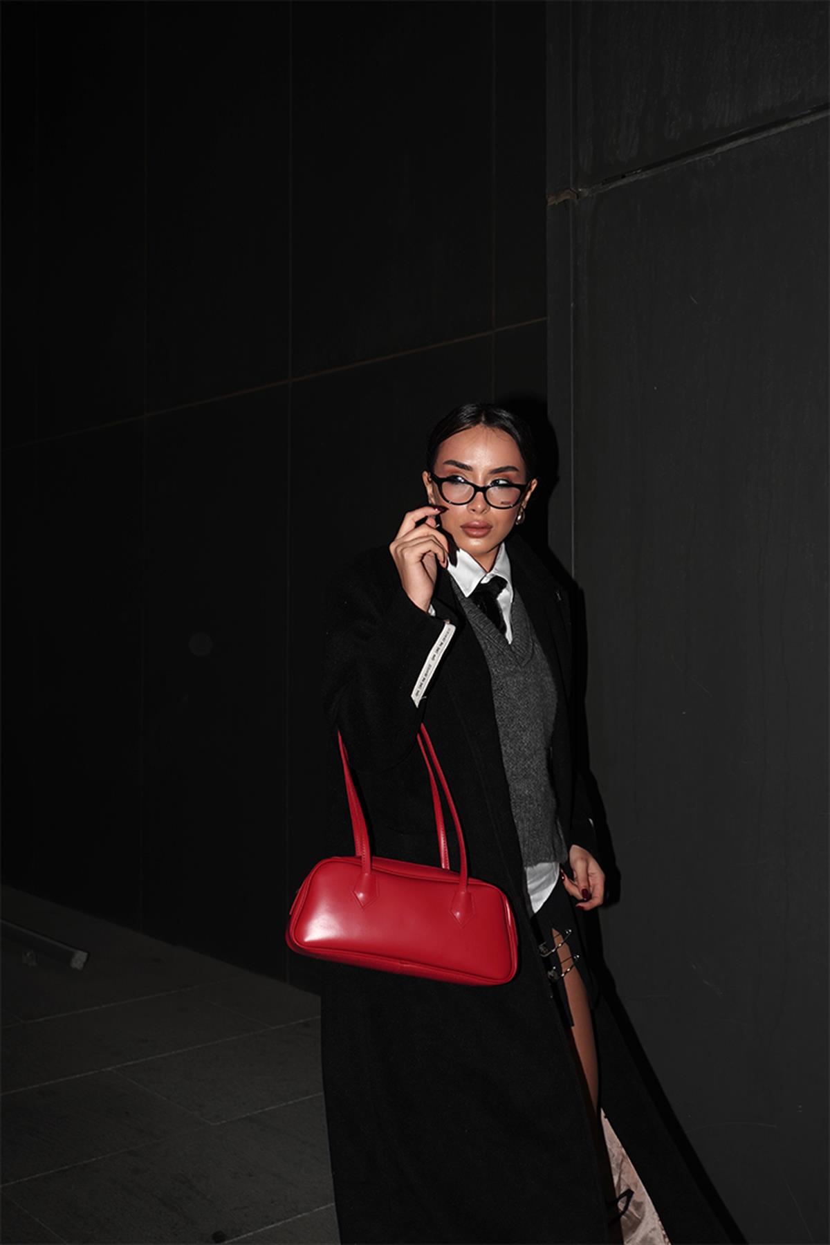 Sleek Red Shoulder Bag